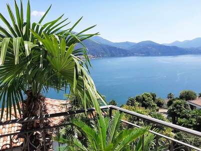 Big Holiday Home with fantastic panoramic sea views