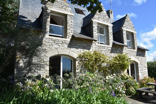 Villa with private pool, sea view and beautiful beaches within walking distance.