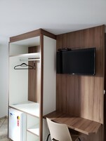 Quarto triplo | Frigobar, cofres nos quartos, escrivaninha, cortinas blackout