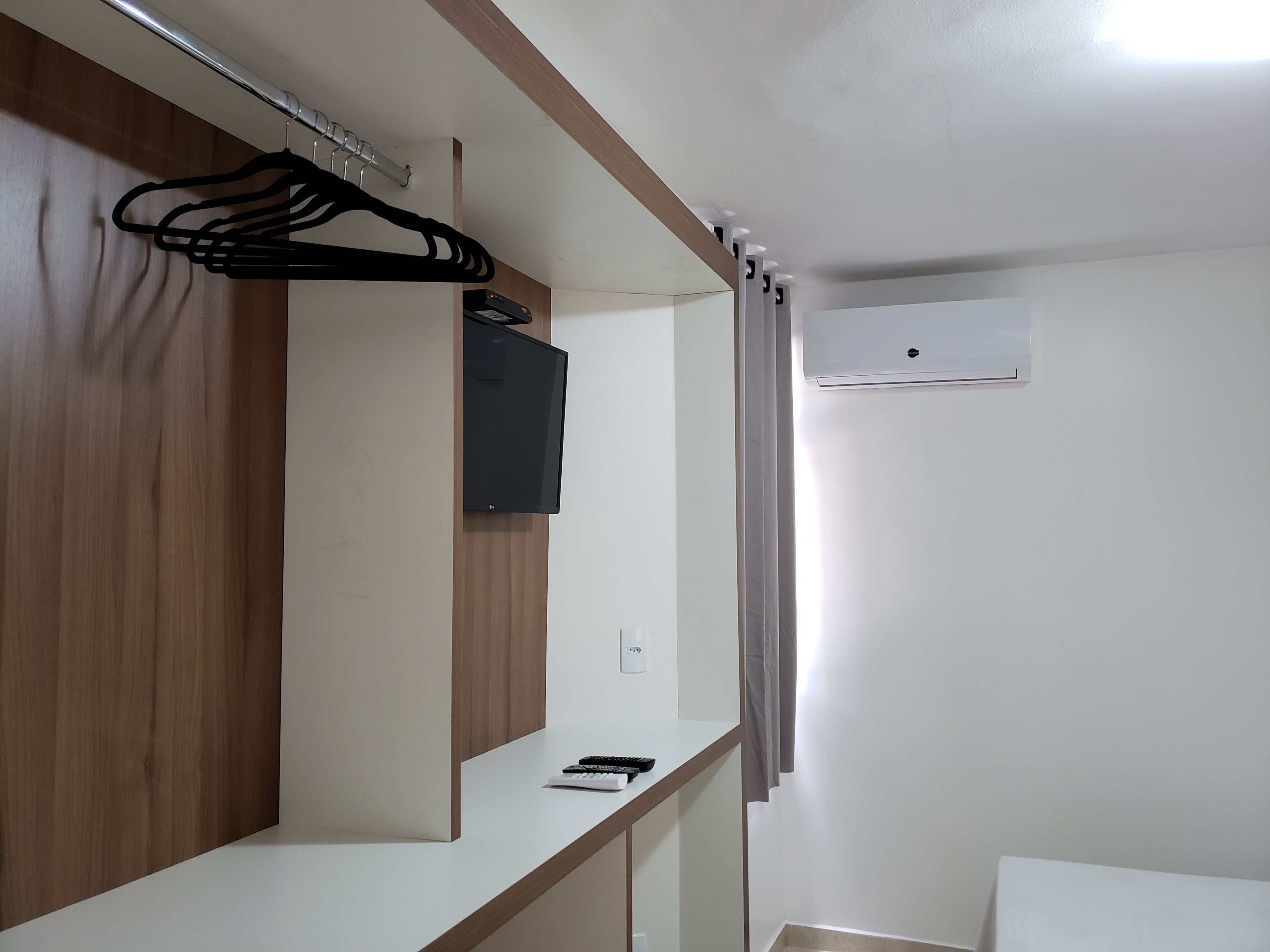 Quarto casal, 1 cama de casal, para não fumantes | Frigobar, cofres nos quartos, escrivaninha, cortinas blackout