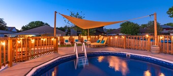 Luxury 5BR House with Private POOL, Game Room & Fire pit by SeaWorld & Lackland 