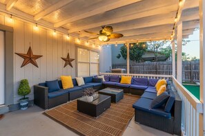Terrace/patio - Luxury 5BR House with Private POOL, Game Room & Fire pit by SeaWorld & Lackland  (San Antonio)