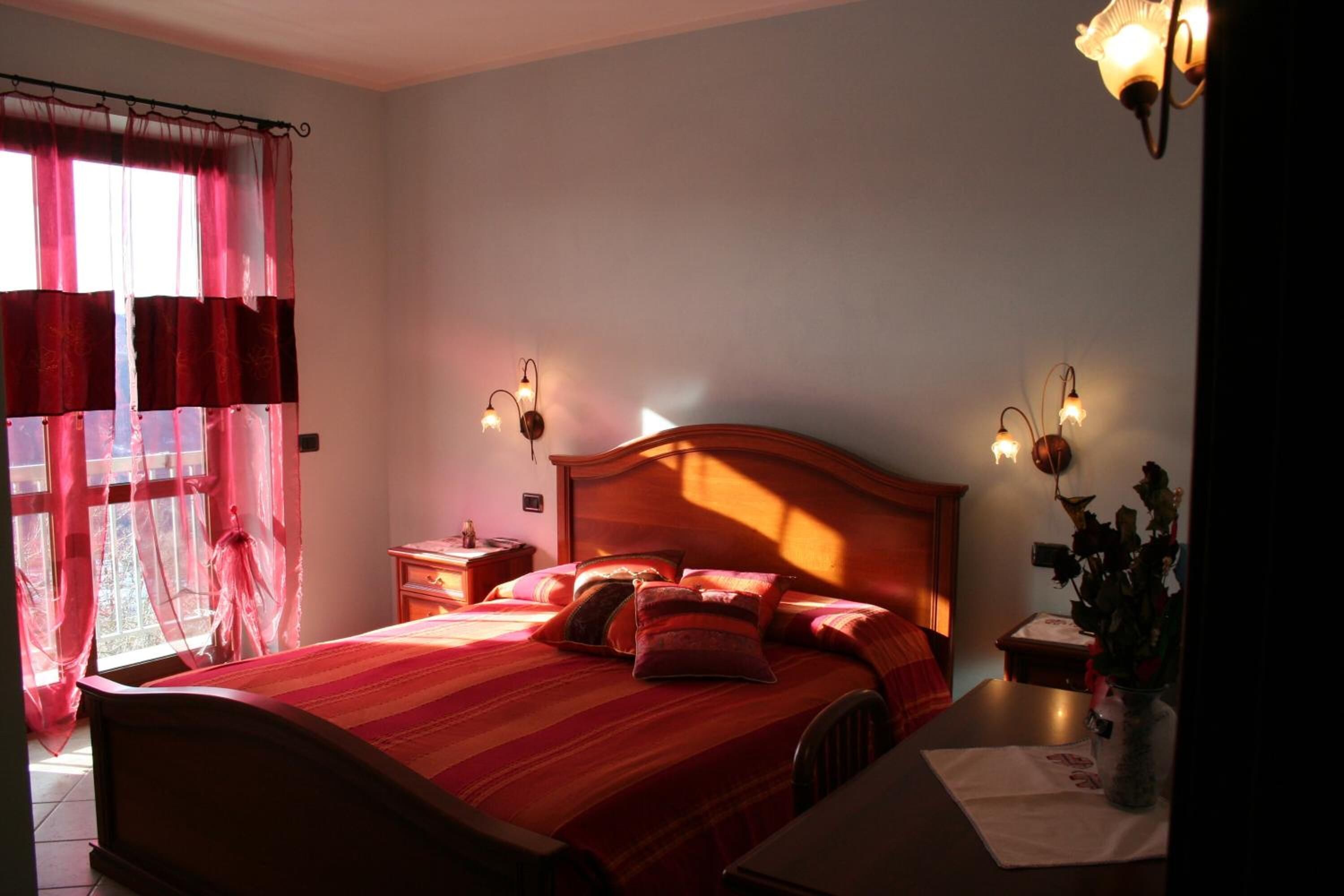 Schreibtisch, laptopgeeigneter Arbeitsplatz, kostenloses WLAN