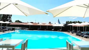 Seasonal outdoor pool