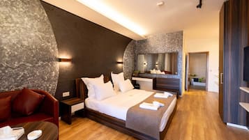 Superior Double Room | Minibar, in-room safe, desk, blackout drapes