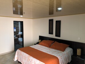 客房内保险箱、免费 WiFi、床单