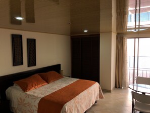 In-room safe, free WiFi, bed sheets
