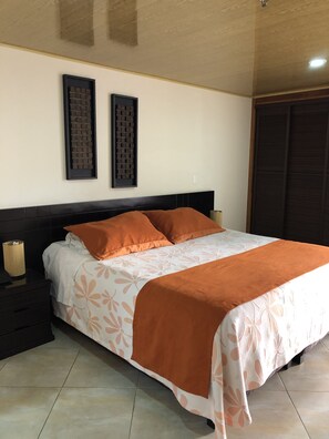 In-room safe, free WiFi, bed sheets - Hotel Santa Barbara Usaquen Inn (Bogotá)