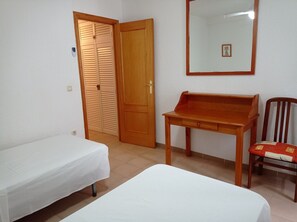 1 chambre, fer et planche à repasser, lit parapluie, Wi-Fi gratuit