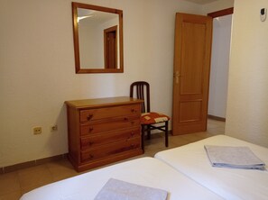 1 dormitorio, tabla de planchar con plancha, cuna de viaje y wifi gratis