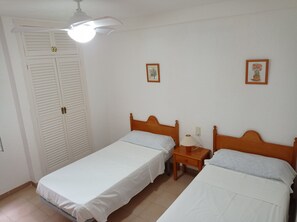 1 Schlafzimmer, Bügeleisen/Bügelbrett, Reisekinderbett, kostenloses WLAN