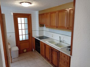 Réfrigérateur, micro-ondes, four, cafetière/bouilloire