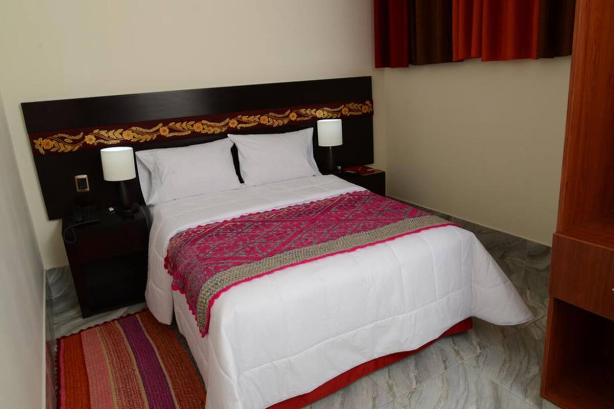 Standard Room, 1 Queen Bed | Desk, laptop workspace, blackout drapes, WiFi (free)