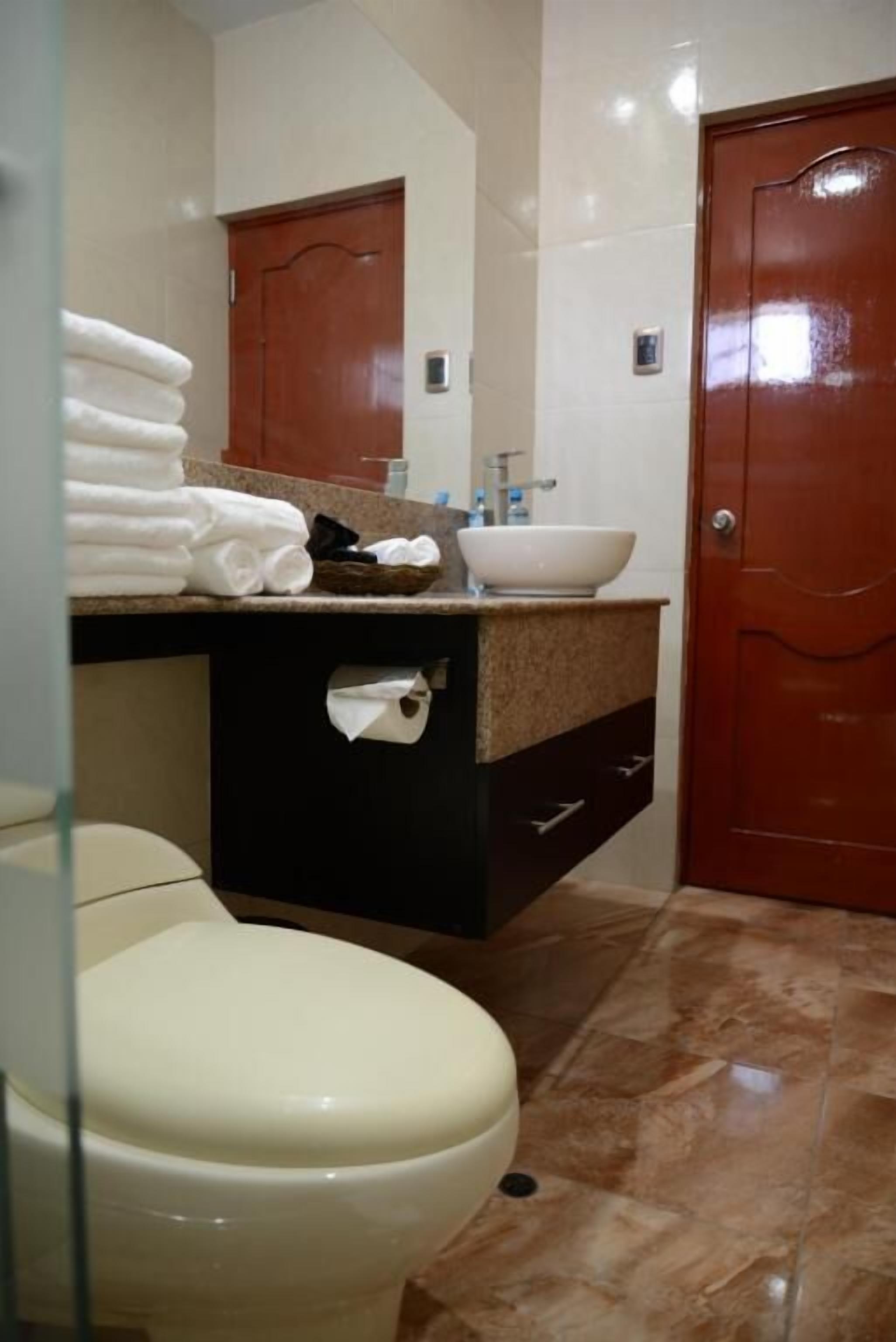 shower, rainfall showerhead, free toiletries, hair dryer