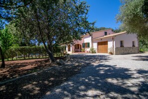 Surrounded by mature trees and a well-maintained garden, this villa offers a serene and setting.