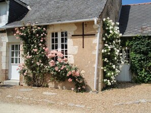 Exterior - Les Roberderies (Noyant-Villages)