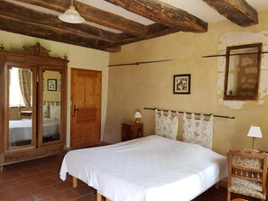 Peralatan tempat tidur hipoalergenik, dihias secara berasingan 