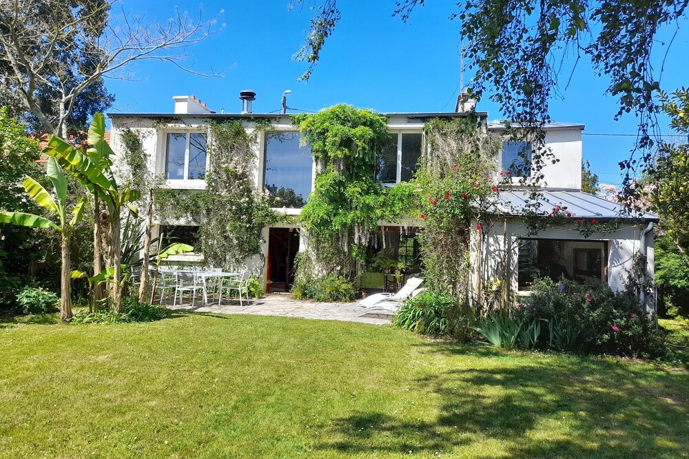 House / Villa - BrestHouse with gardenHouse with garden