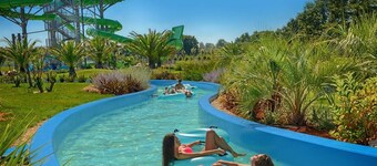 Family-friendly. Pets allowed. Pool, jacuzzi, Souna. Private beach. Kayak