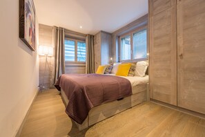 4 makuuhuonetta, silitysrauta/-lauta, ilmainen Wi-Fi, vuodevaatteet
