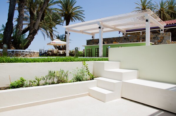 Double Room Pool View | 露台/庭院