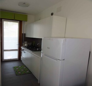 Kühlschrank, Herdplatte, Geschirrspüler