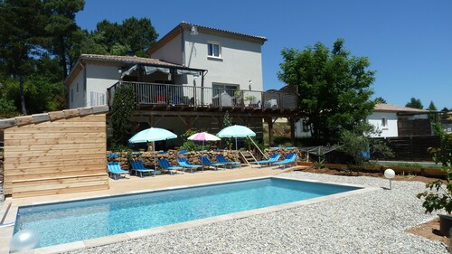 VILLA  INDIVIDUELLE climatisée 10 personnes 4 chàc, 3 sdb , piscine chauffée 8x4