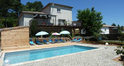 VILLA INDIVIDUELLE climatisée 10 personnes 4 chàc, 3 sdb , piscine chauffée 8x4