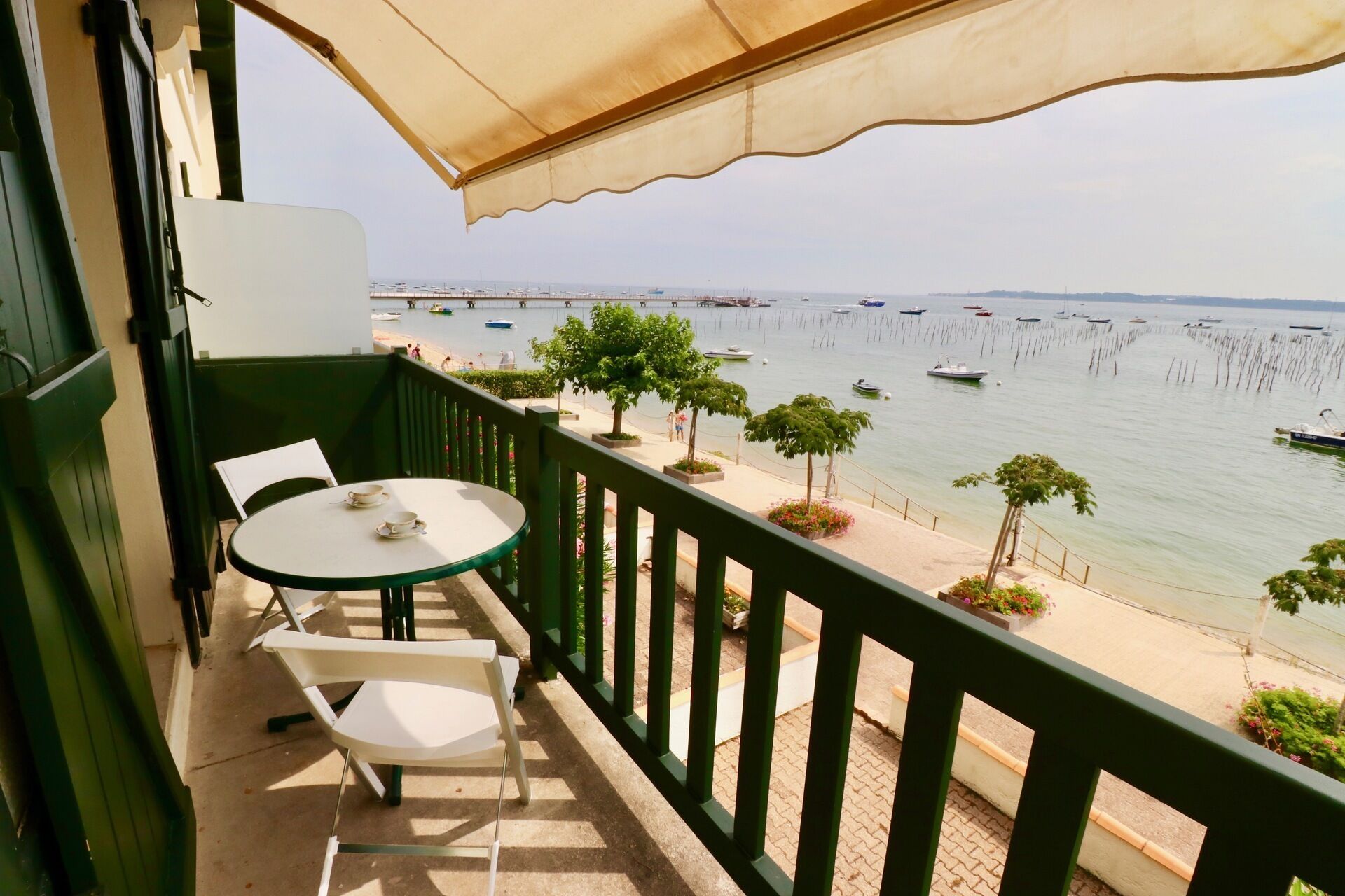 Perfect Cap Ferret location with bay views