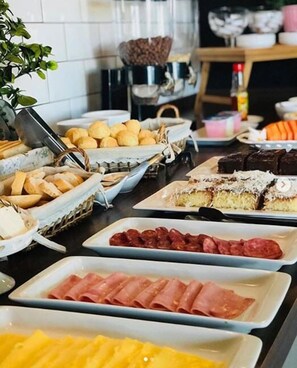 Free daily buffet breakfast