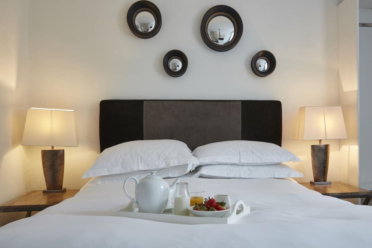 Dobbeltrom – basic, 1 queensize-seng | Wi-fi (inkludert), individuelt dekorert og individuelt innredet