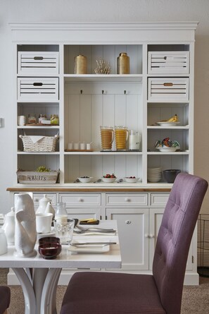 فطور مطهو حسب الطلب مجانًا يوميًا