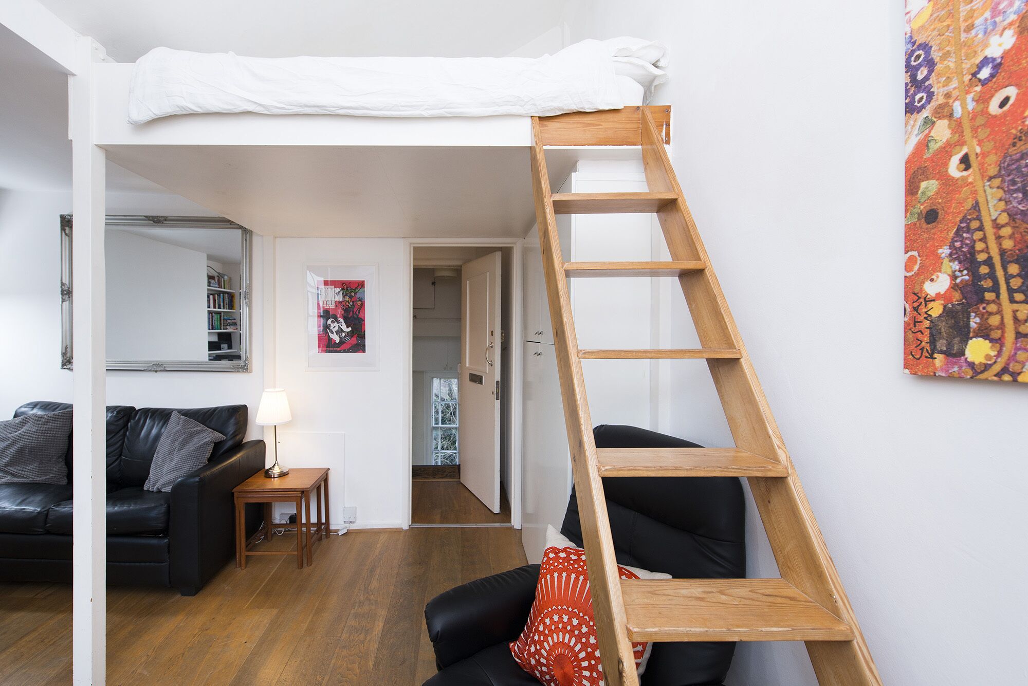 CAMDEN COOL! SECONDS FROM THE TUBE!