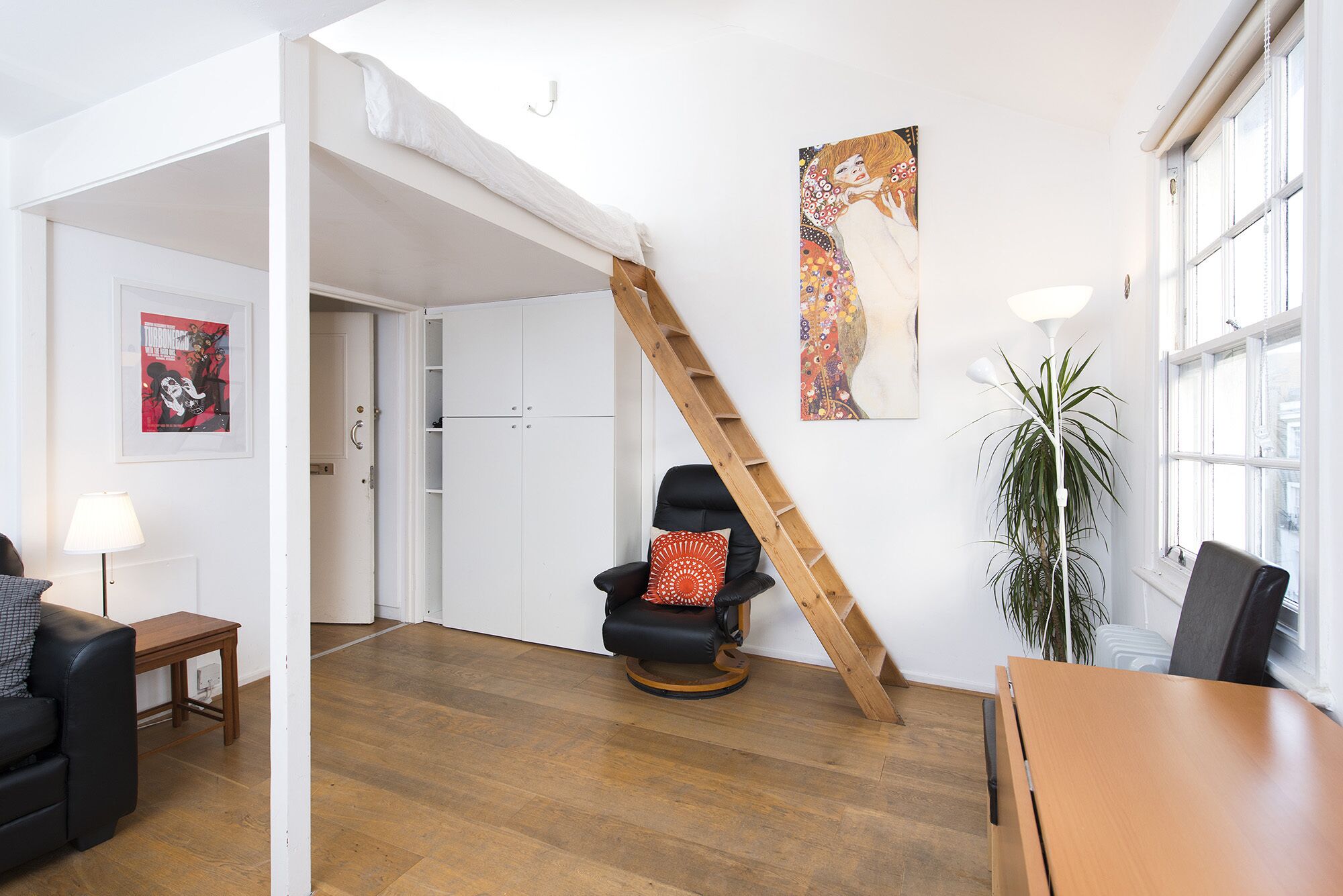 CAMDEN COOL! SECONDS FROM THE TUBE!