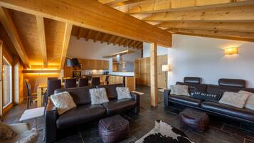 TV, fireplace, DVD player