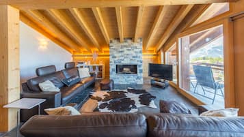 TV, fireplace, DVD player