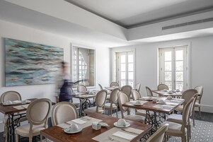 Desayuno buffet todos los días (con cargo)