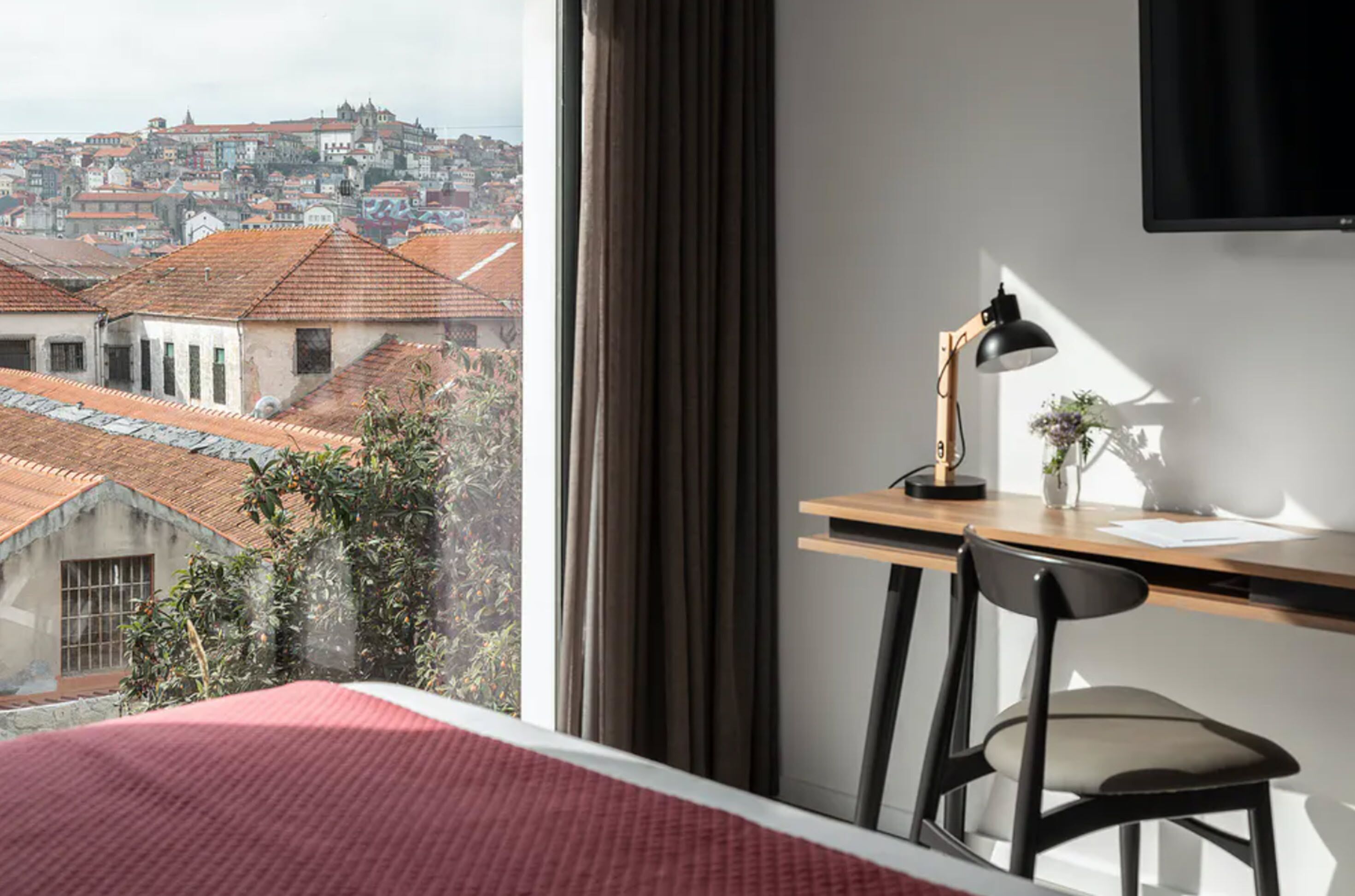 3 bedrooms, in-room safe, desk, soundproofing