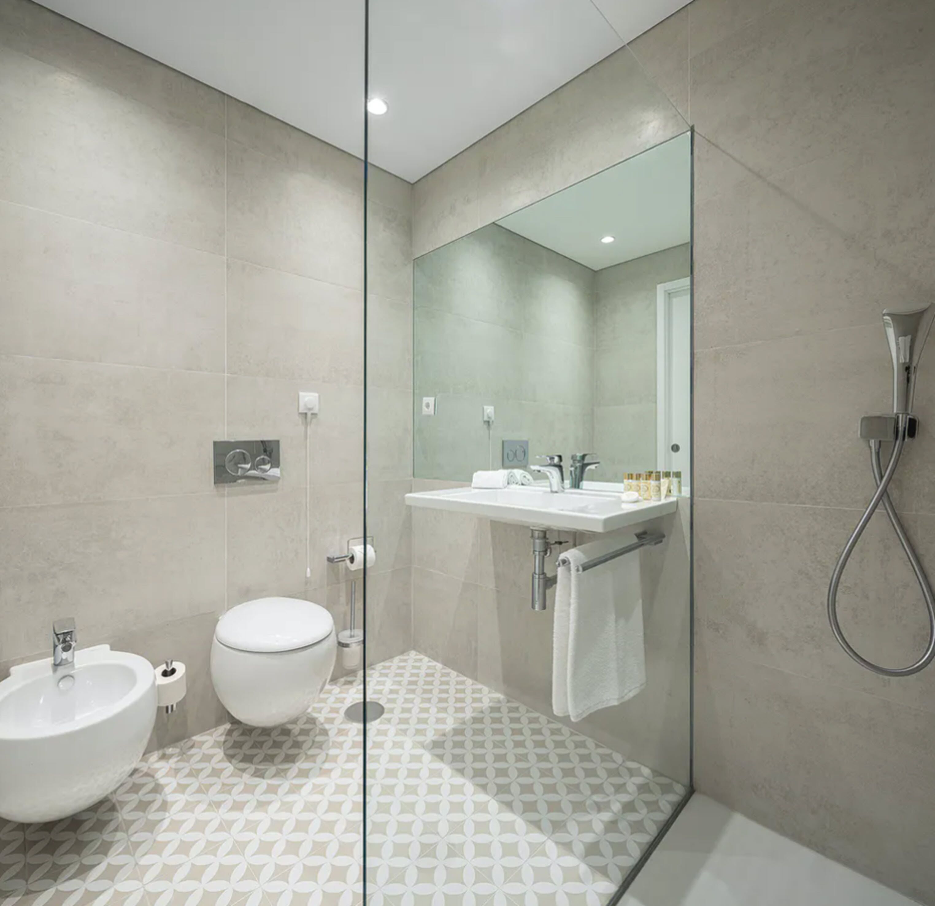 shower, free toiletries, hair dryer, towels