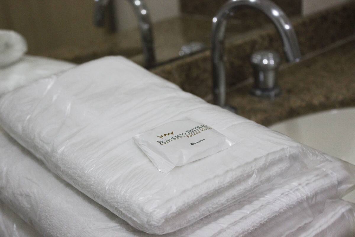 1 bedroom, minibar, desk, laptop workspace