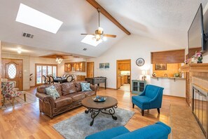 تلفزيون ذكي، مدفأة، ألعاب فيديو، برامج وأفلام نتفليكس