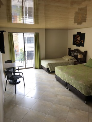 Triple Room, Non Smoking | In-room safe, desk, free WiFi, bed sheets - Hotel Bogota Inn Parkway (Bogotá)