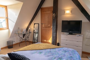 Classic Room, River View | Individually decorated, individually furnished, soundproofing