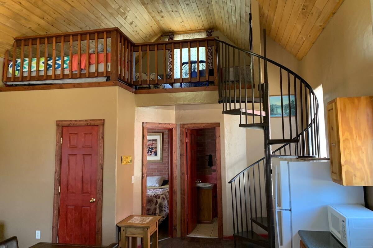 經典小屋, 多張床 (Cabin 6) | 房內用餐區