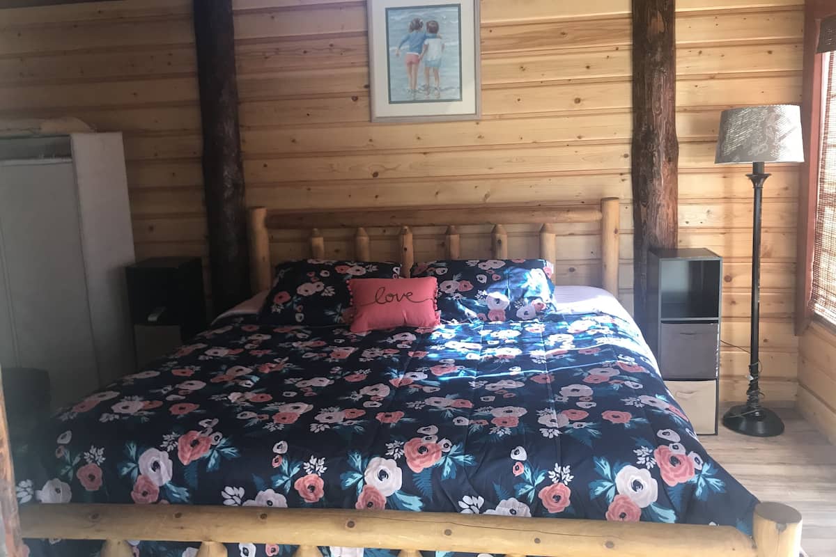 經典小屋, 1 張特大雙人床, 非吸煙房 (Cabin 4 or 5) | 床單