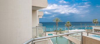 Apt. Tayla, Luxury 3BDR  Protaras Apt. with Communal Pool on Fig Tree Bay Beach