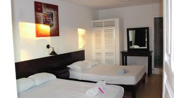 Camera Standard, 2 letti matrimoniali | Biancheria da letto ipoallergenica, con stile personalizzato