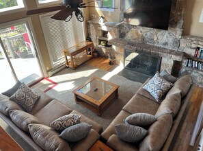 Smart TV, fireplace, books, stereo