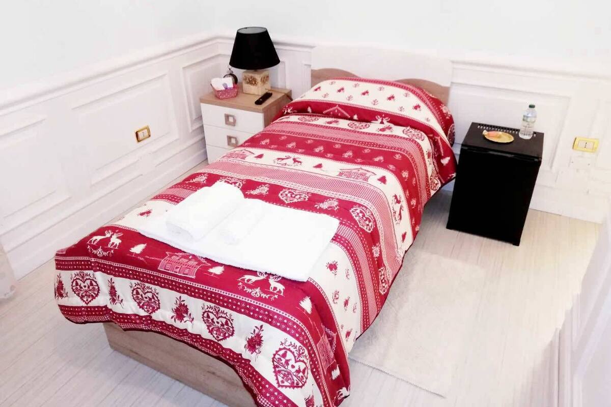Deluxe Single Room, Balcony | Soundproofing, free WiFi, bed sheets