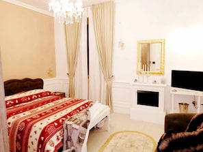 Suite | Soundproofing, free WiFi, bed sheets